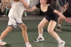 美女這防守真是有兩把刷子啊，看得我一愣一愣的