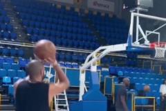 關(guān)鍵是準(zhǔn)?。“蛨D姆的不沉球式的投籃動(dòng)作~