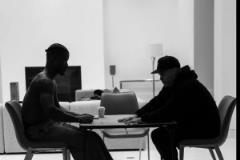 巴特勒更新個人社媒！曬出坐著打牌的照片！