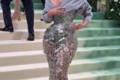 金-卡戴珊紅毯現(xiàn)場，這樣穿屬實有點保守了