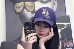 女詹密穿紫色高跟鞋+23號球衣：湖人加油呀??！