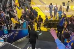 庫里超遠單手投籃，帥是真帥，沒進也是真的沒進！