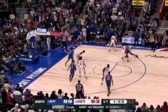 救大命??！唐斯關(guān)鍵神仙級(jí)負(fù)角度后仰，隨后又一記大號(hào)三分反超！