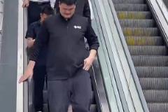 捉到一位大長腿湖人女球迷