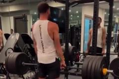 健過(guò)身的說(shuō)說(shuō)庫(kù)里這波硬拉什么水平