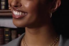 越來(lái)越漂亮了！科比大女兒娜娜更新社媒宣傳畢業(yè)季：翻開(kāi)下一章~