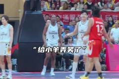 這球是小羊防守犯規(guī) 還是阿夢(mèng)進(jìn)攻犯規(guī)呢？吧友們給分析分析