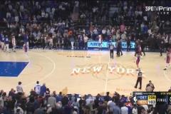 ？？終場(chǎng)哨響活塞贏下比賽，結(jié)果計(jì)分板直接改成尼克斯4-1