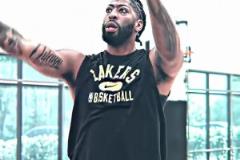 內(nèi)線被對手打爆！湖人球迷現(xiàn)在應(yīng)該很想念這個男人吧？