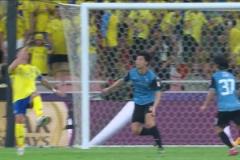 動作很舒展！C羅禁區(qū)內(nèi)倒鉤射門偏出！