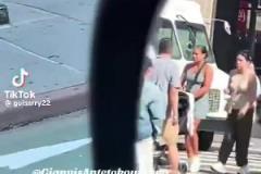 這么快就開啟度假模式！字母哥拖家?guī)Э诔霈F(xiàn)在紐約街頭