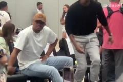 馬刺大聚會(huì)！馬刺發(fā)布會(huì)花絮：鄧肯一頭秀發(fā)，福克斯?jié)M臉笑容！