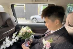 看個球順便結個婚？！新郎婚車上偷瞄火勇生死戰(zhàn)
