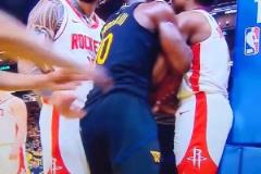 海王溫柔摟腰巴特勒這一下，簡(jiǎn)直把我給笑翻了！