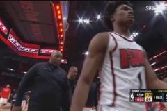 可敬的對手！火箭&勇士雙方球員賽后致意，申京格林阿門落寞離場