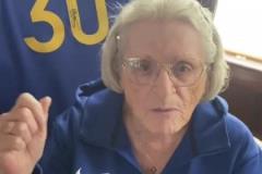 庫(kù)里86歲老迷妹！凱蒂奶奶：祝你今晚比賽好運(yùn) 沖啊勇士?。?！