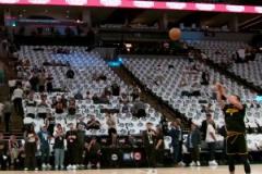 勇士球迷心里一涼！庫(kù)里賽前熱身LOGO三分抬手就進(jìn)！