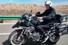 真帥啊！巴特爾騎著摩托旅行：走啊 曾夢想仗劍走天涯~