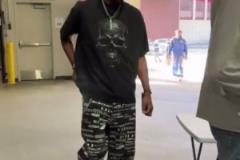 差點又少一員勇士球員進狼主場 波杰因進得慢差點被關(guān)門外