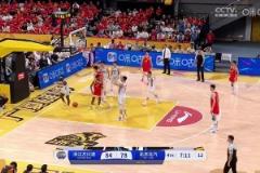 敢說！楊鳴吐槽：今晚三名裁判三種不同判罰尺度！要用外籍裁判就全用外籍！