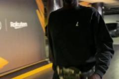 造型很別致?。∽穳舻诌_球館 在襠部上方掛了個包