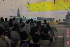 上海勇蜜組織線下看半決賽 當(dāng)比賽結(jié)束時全場一片寂靜.