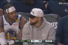 UA代言人！庫里戴帽子嚼口香糖場邊觀戰(zhàn)G3