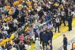 暫停期間，庫里在場邊運球，看起來真的很想上場啊！