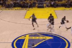 火箭記者發(fā)推：勇士隊這些動作難道不是正大光明的假摔嗎？