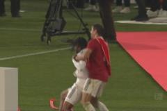 不講武德！穆勒“偷襲”奧利塞讓其享受啤酒??！