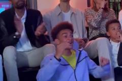 雙向奔赴！馬刺去年抽中狀元簽 文班亞馬激動鼓掌握拳慶祝