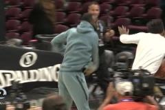 宇宙勇的專屬回憶！一哥KD熱身，邊上追夢連招嚇退尼克-楊