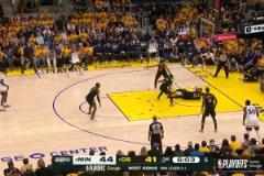 WWE動作？追夢疑似將迪文岑佐一把摟倒，但裁判沒有吹犯規(guī)！