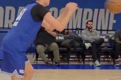 弗拉格聯合試訓三分表現！這出手動作感覺很柔和啊~