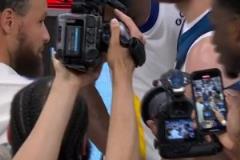 勇士出局賽后雙方擁抱致意！88年的庫里向87年的康利致敬