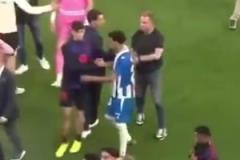 換個角度看！弗里克招呼球員趕緊回更衣室