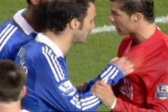 蘭帕德展現(xiàn)真正體育精神的時(shí)刻，不然C羅要被罰下了