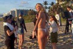 好家伙，這身排骨！庫里教妹布林克性感泳衣寫真，這也太瘦了