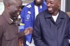 坎特到國家隊報到時受到熱烈歡迎，小圖拉姆和登貝萊爭相擁抱