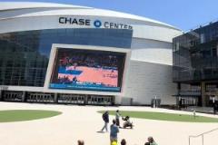 免費看球！勇士球迷曬在大通中心廣場看雷霆掘金搶七