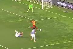 把紋身當(dāng)成球襪！安切洛蒂：我怎么有這么蠢的球員？