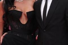 俊男靚女！迪巴拉與妻子戛納走紅毯，禮服真漂亮