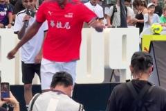 皇馬球迷：若有你在，后防線怎會像現(xiàn)在這樣狼狽！