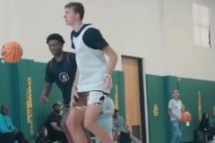 都是天賦怪??！當(dāng)25年選秀前三球員同時(shí)出現(xiàn)在庫(kù)里的訓(xùn)練營(yíng)！