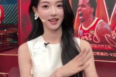 優(yōu)質(zhì)偶像！庫(kù)里此前手和膝蓋都被冰敷，但仍然在為粉絲簽名！