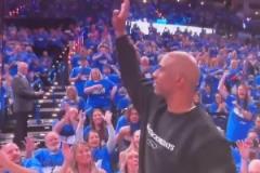 保羅現(xiàn)場觀戰(zhàn)！美網(wǎng)友調(diào)侃：多特為幫炮哥，所以打了福斯特嗎